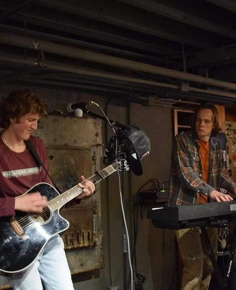 BandsandMusciansperformingLakeMartinAreaimage